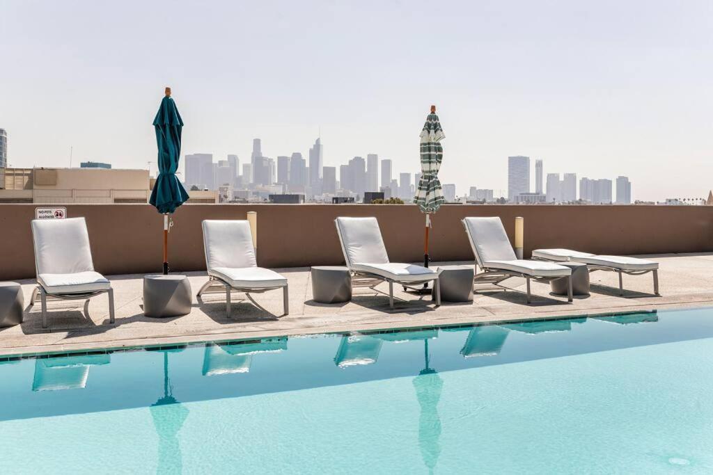 Apartamento Lovely Upscale High Rise Private Parking & Pool Los Ángeles Exterior foto