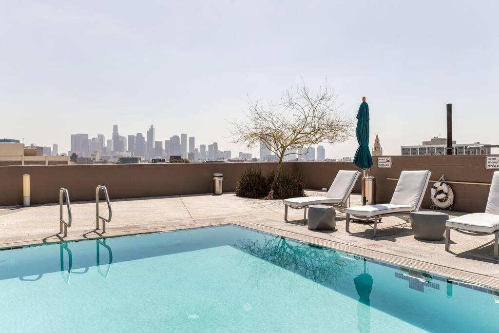 Apartamento Lovely Upscale High Rise Private Parking & Pool Los Ángeles Exterior foto