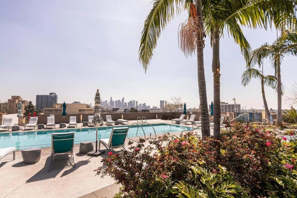 Apartamento Lovely Upscale High Rise Private Parking & Pool Los Ángeles Exterior foto