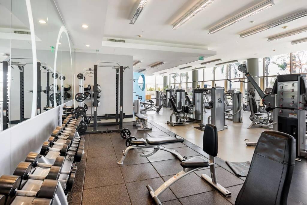 Apartamento Lovely Upscale High Rise Private Parking & Pool Los Ángeles Exterior foto