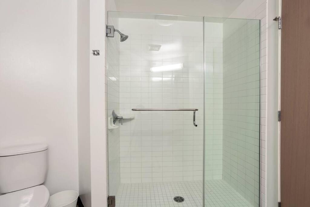 Apartamento Lovely Upscale High Rise Private Parking & Pool Los Ángeles Exterior foto