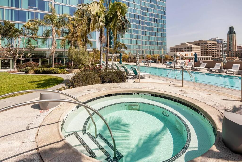 Apartamento Lovely Upscale High Rise Private Parking & Pool Los Ángeles Exterior foto