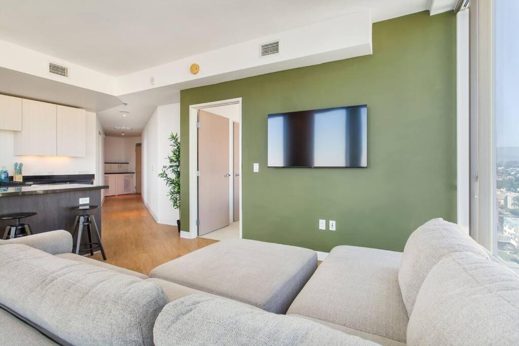 Apartamento Lovely Upscale High Rise Private Parking & Pool Los Ángeles Exterior foto