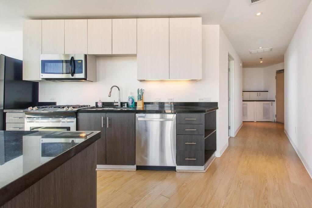 Apartamento Lovely Upscale High Rise Private Parking & Pool Los Ángeles Exterior foto