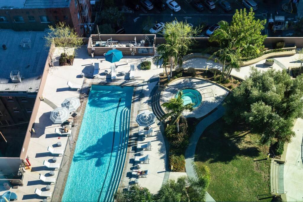 Apartamento Lovely Upscale High Rise Private Parking & Pool Los Ángeles Exterior foto